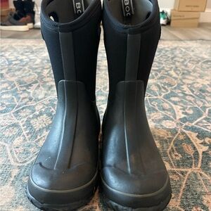 Boys Bogs - Black Waterproof Boots youth size 5